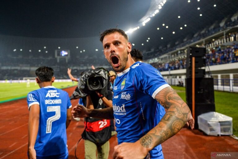 Clasemen Liga 1: Persib Dekat Gelar Juara, Persija Jatuh dari Empat Besar