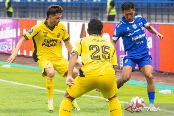 Bekham Putra dan Adam Przybek Dipertanyakan Tampil Melawan Borneo FC
